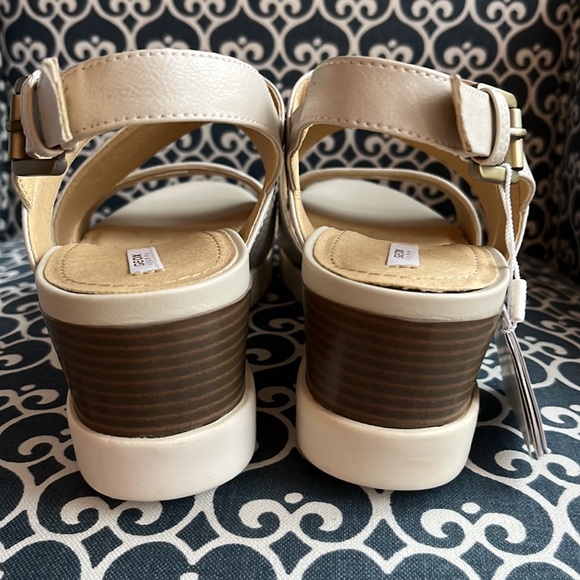 New in Box Geox Respira Marykarmenplus1 off white sandal 40 eu 10 us - Picture 6 of 9